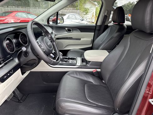 Used 2024 Kia Carnival LX image 9