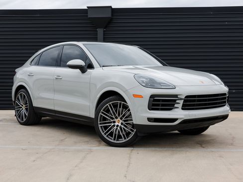 Certified 2023 Porsche Cayenne Platinum Edition image 9