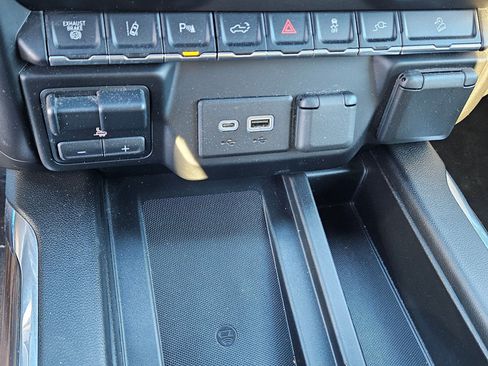 Used 2022 Chevrolet Silverado 3500 High Country w/ Z71 Off-Road Package image 26