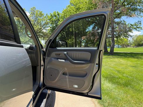 Used 2004 Toyota Sequoia Limited AWD/4WD image 17