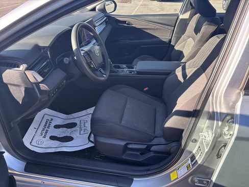 Used 2025 Toyota Camry LE image 12