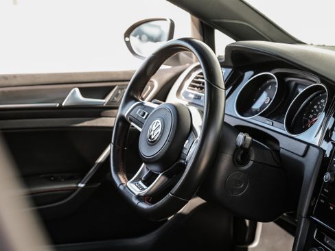 Used 2020 Volkswagen GTI SE image 13