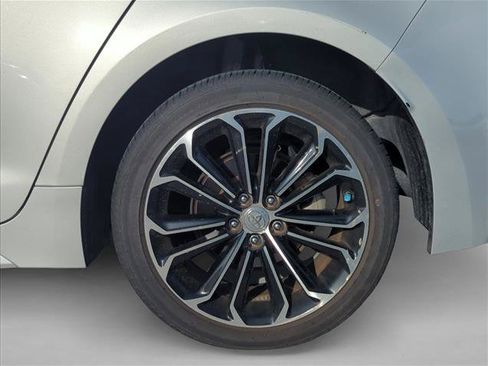 Used 2021 Toyota Corolla LE FWD image 5