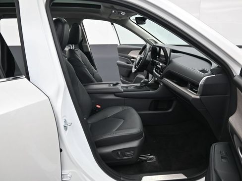 Used 2024 Toyota Grand Highlander AWD image 37