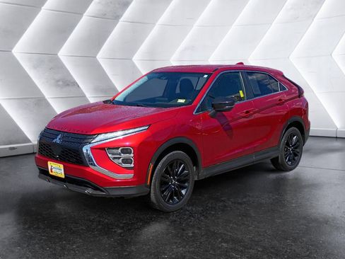 Used 2023 Mitsubishi Eclipse Cross LE AWD/4WD image 2