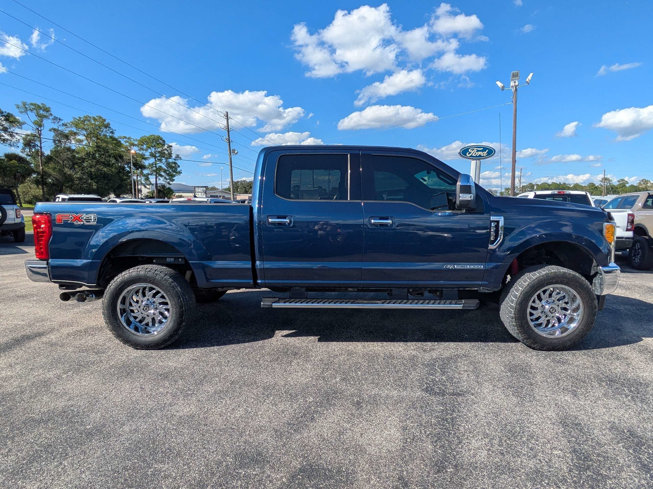 Used 2017 Ford F250 4x4 Crew Cab Super Duty image 4