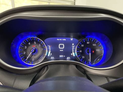 Used 2024 Chrysler Pacifica Touring-L FWD image 27