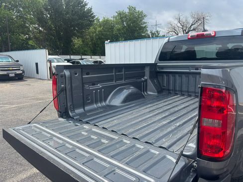 Used 2022 Chevrolet Colorado W/T w/ WT Convenience Package RWD image 8