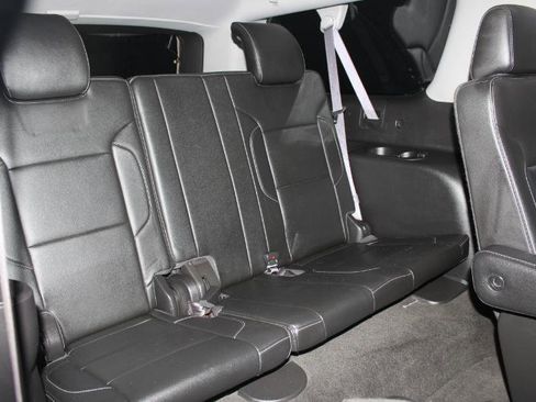 Used 2017 Chevrolet Suburban LT image 18