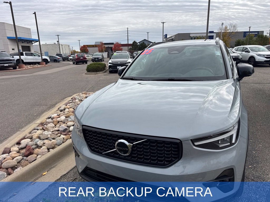 Used 2025 Volvo XC40 B5 Plus AWD/4WD image 2