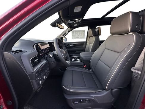 New 2026 Chevrolet Suburban Premier image 9