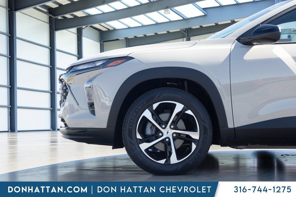 New 2026 Chevrolet Trax RS w/ Sunroof Package FWD image 24