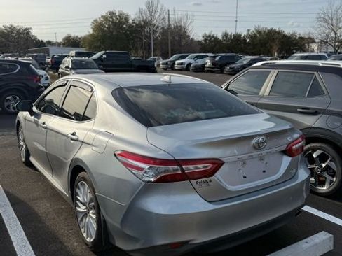 Used 2020 Toyota Camry XLE image 4