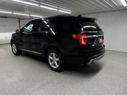 Used 2017 Ford Explorer XLT AWD/4WD image 4