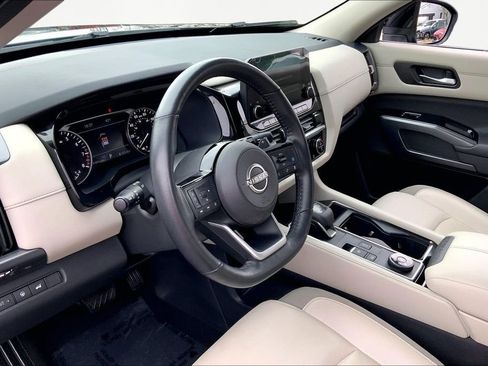 Used 2023 Nissan Pathfinder SL image 12