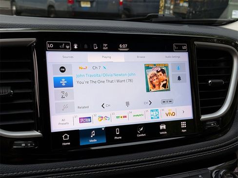 Certified 2022 Chrysler Pacifica Touring-L image 17