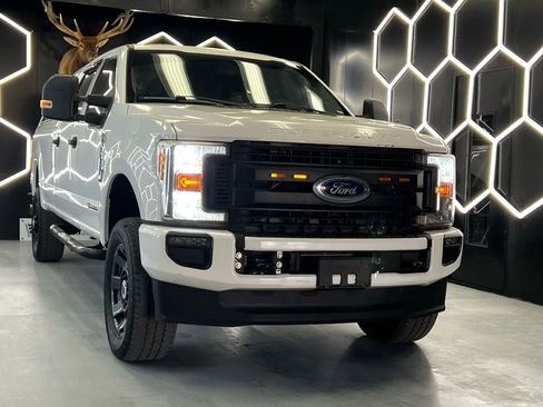 Used 2017 Ford F250 XL w/ Power Equipment Group AWD/4WD image 3