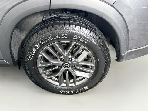 Used 2024 Nissan Rogue S AWD/4WD image 11