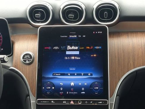 Used 2025 Mercedes-Benz GLC 300 image 20
