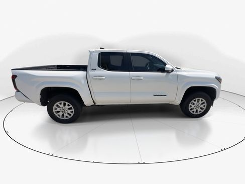 Used 2026 Toyota Tacoma SR5 AWD/4WD image 9