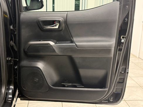 Used 2018 Toyota Tacoma TRD Sport AWD/4WD image 21