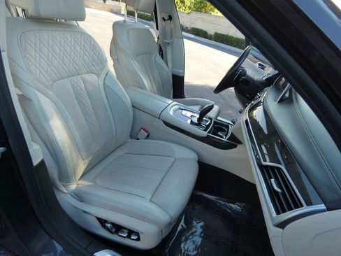 Used 2016 BMW 750i xDrive image 25