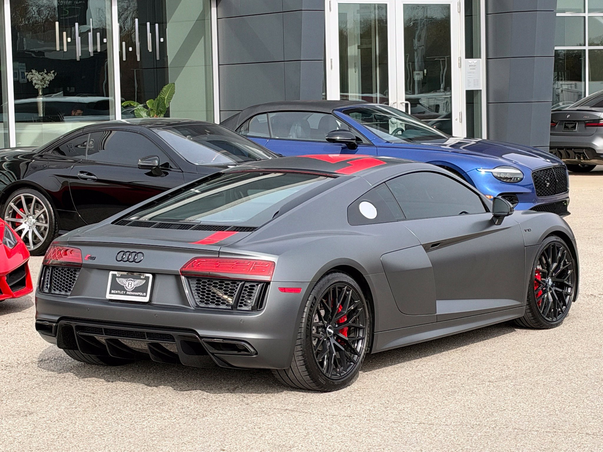 Used 2018 Audi R8 V10 w/ Premium Package RWD image 3