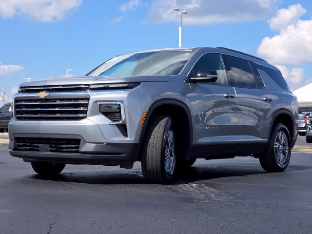 Used 2025 Chevrolet Traverse LT w/ LPO, Floor Liner Package FWD image 13