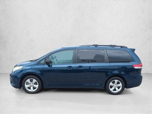 Used 2011 Toyota Sienna LE w/ Towing Pkg FWD image 4