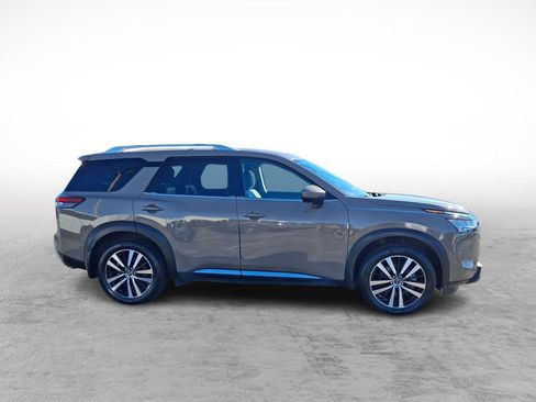 Used 2023 Nissan Pathfinder Platinum image 6