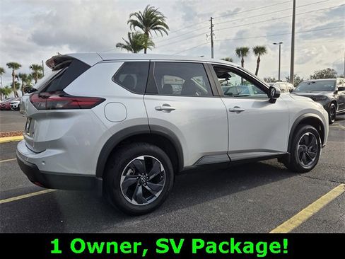 Used 2024 Nissan Rogue SV image 7