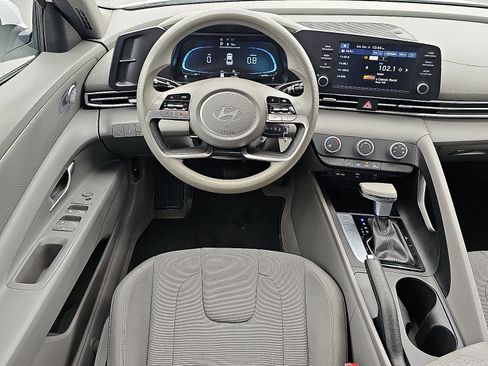 Used 2024 Hyundai Elantra SE image 12