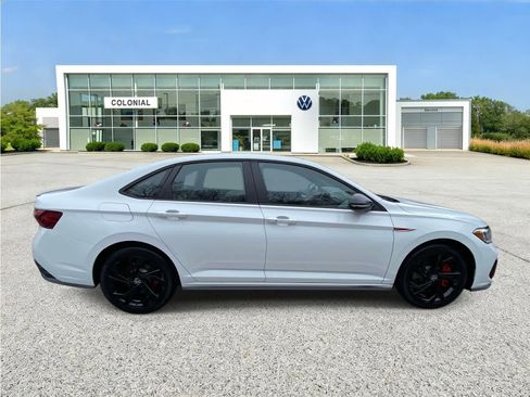 Used 2023 Volkswagen Jetta GLI Autobahn FWD image 6