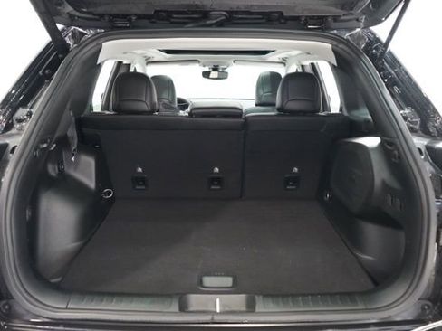 Used 2022 Jeep Cherokee Limited image 32