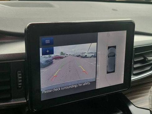 Used 2021 Ford Explorer Limited w/ Equipment Group 301A AWD/4WD image 18