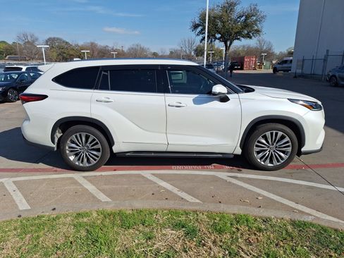 Used 2020 Toyota Highlander Platinum image 7