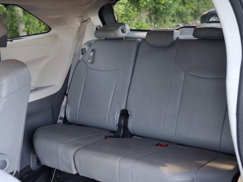 Used 2023 Toyota Sienna Limited AWD/4WD image 23