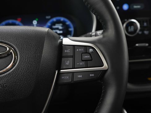 Used 2024 Toyota Highlander Limited AWD/4WD image 28