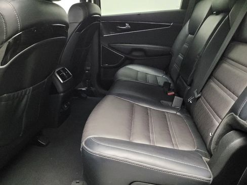 Used 2019 Kia Sorento SX image 18