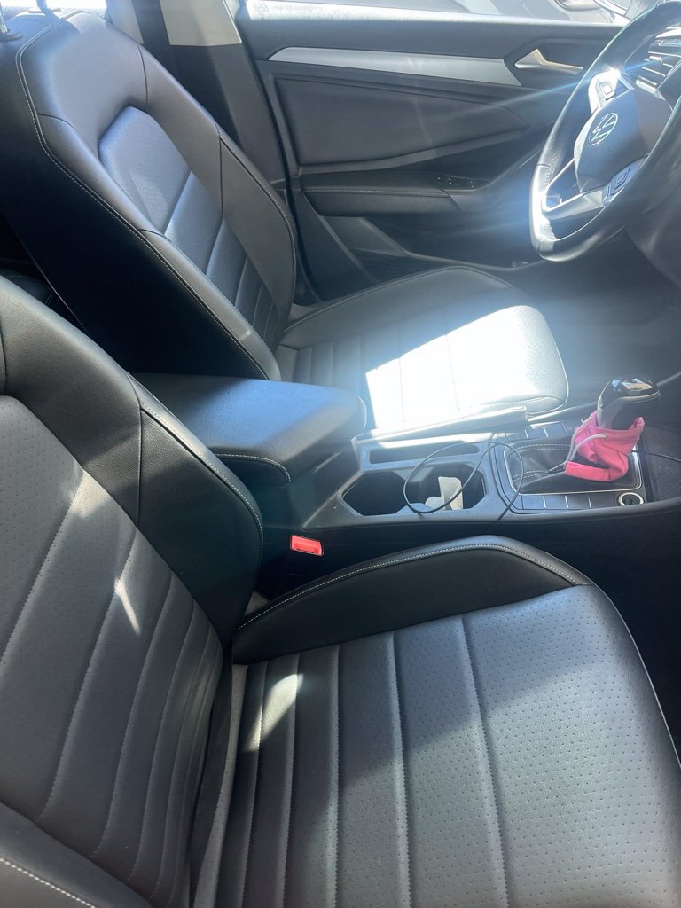 Used 2022 Volkswagen Jetta SE w/ Panoramic Sunroof Package FWD image 4