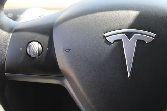 Used 2023 Tesla Model Y 2WD image 16