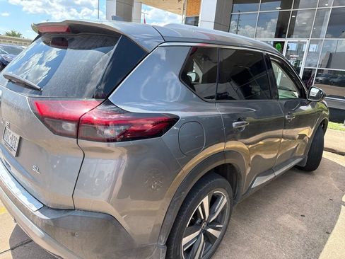 Used 2021 Nissan Rogue SL FWD image 2