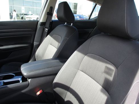 Used 2024 Nissan Altima 2.5 SV image 31