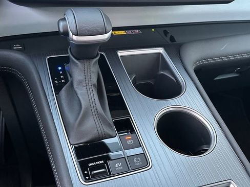 Used 2025 Toyota Sienna XLE image 21