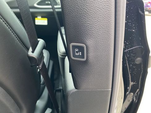 New 2026 Chrysler Pacifica Select image 12