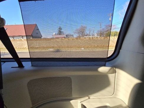 Used 2016 Dodge Grand Caravan SXT image 41