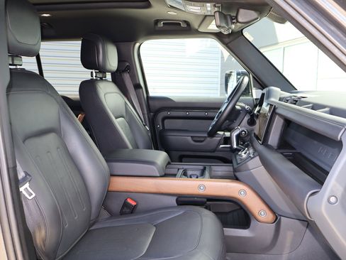 Used 2023 Land Rover Defender 130 X image 30