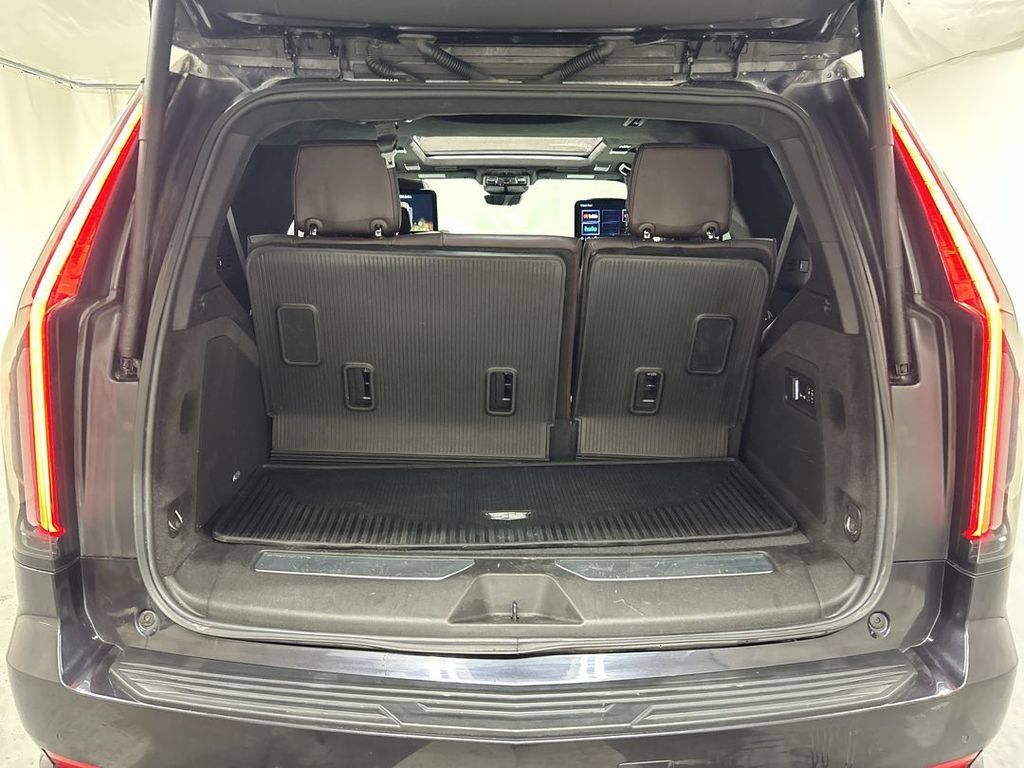 Used 2023 Cadillac Escalade Sport Platinum w/ LPO, ONYX Package AWD/4WD image 24