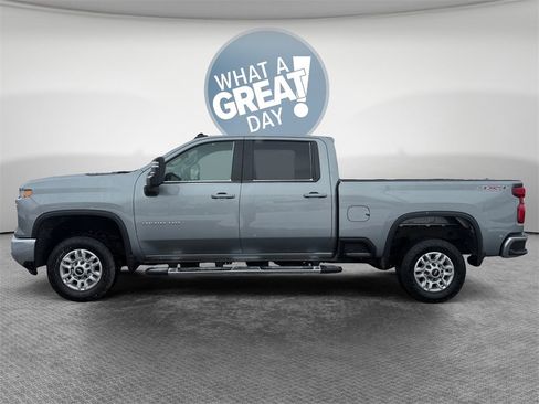 Used 2024 Chevrolet Silverado 2500 LT image 7