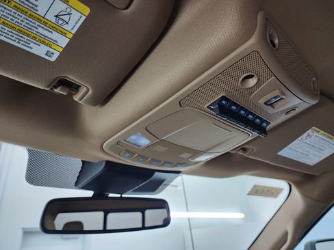 Used 2022 Ford F250 Lariat w/ Tremor Off-Road Package image 11